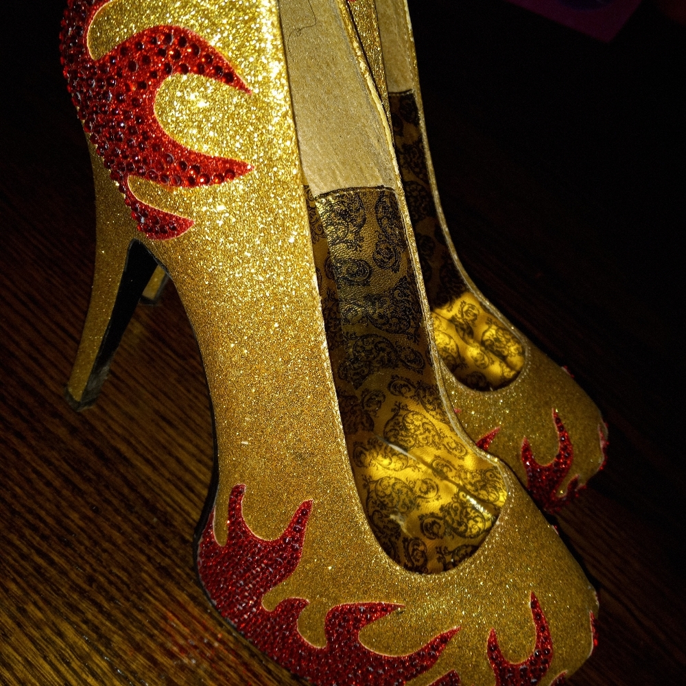 Size 11 Fire Pumps only worn once!!